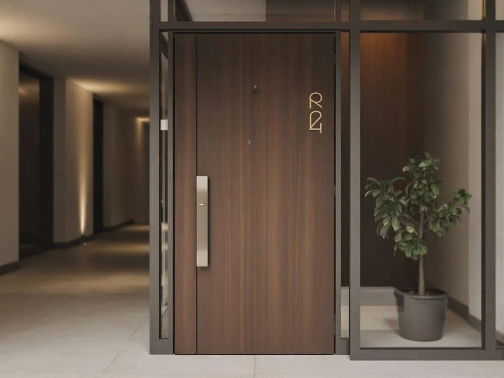 Jakie drzwi do mieszkania wybrać, aby zapewnić bezpieczeństwo i komfort?