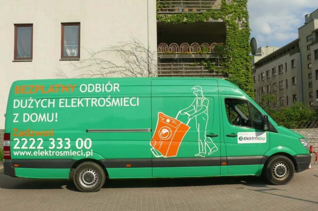 Samochód który zbiera elektrośmieci z osiedla – bezpieczne rozwiązanie dla mieszkańców