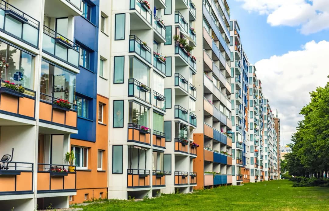 Kto nadzoruje spółdzielnie mieszkaniowe i jakie mają obowiązki?